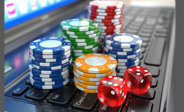 Should UK Gamblers Choose Physical or Online Casinos (1).jpg
